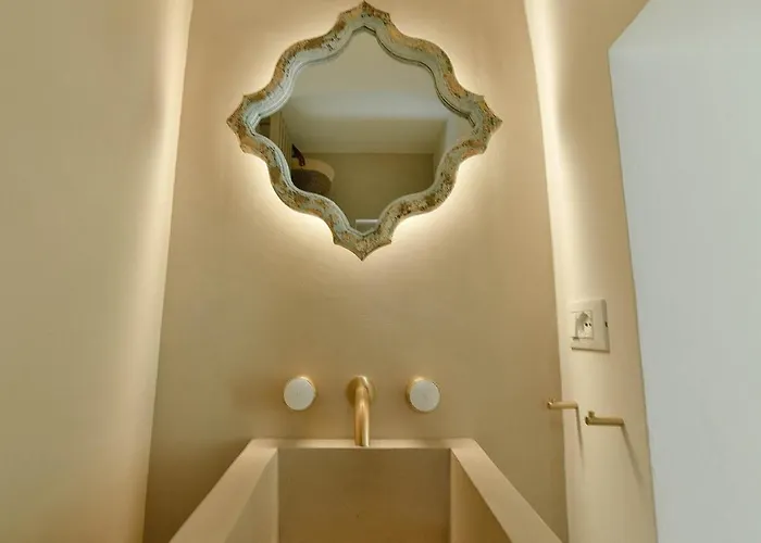 Eurydice With Infinity Jacuzzi