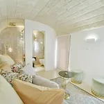 Eurydice With Infinity Jacuzzi דירה אוסטוני