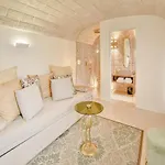 Eurydice With Infinity Jacuzzi דירה אוסטוני