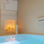 דירה Eurydice With Infinity Jacuzzi