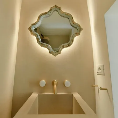 Eurydice With Infinity Jacuzzi
