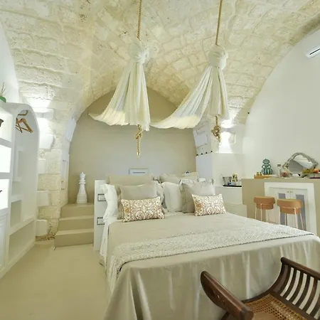 Eurydice With Infinity Jacuzzi דירה