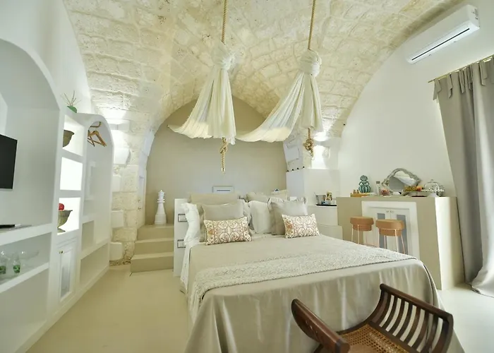 Eurydice With Infinity Jacuzzi דירה