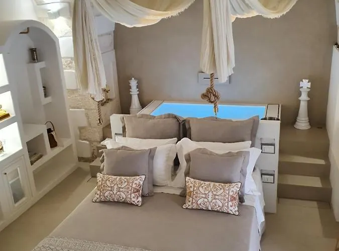 Eurydice With Infinity Jacuzzi דירה