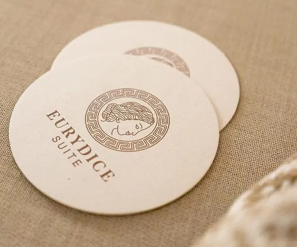 Eurydice With Infinity Jacuzzi דירה